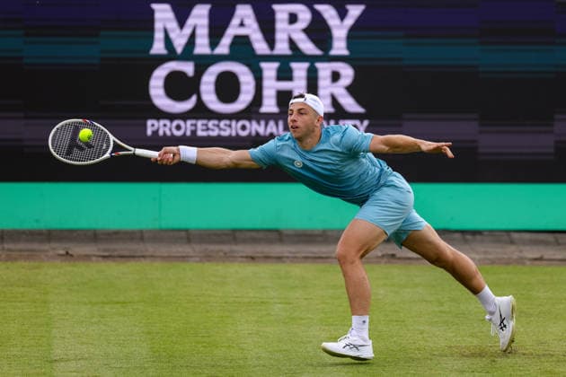 ROSMALEN, NETHERLANDS - JUNE 11: Tallon Griekspoor of the Netherlands reaches for the ball in his Men s Singles Second Round match against Zhizhen Zhang of China during Day 4 of the Libema Open Grass Court Championships at the Autotron on June 11, 2026 in Rosmalen, Netherlands.  Copyright: xRenexNijhuis MBxMediax