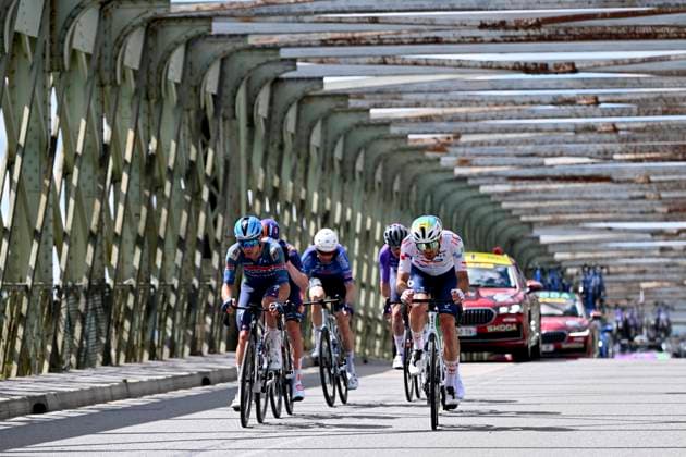 Tour Auvergne - Rhone-Alpes 2026 Stage 5 PARC DES OISEAUX - VILLARS-LES-DOMBES, FRANCE - JUNE 11 : Arriolabengoa Julen (ESP) of Caja Rural - Seguros RGA, Reinderink Pepijn (NED) of Soudal Quick-Step, Houle Hugo (CAN) of Alpecin - Premier Tech, Dhondt Robbe (BEL) of Team Picnic PostNL, Engelhardt Felix (GER) of Team Jayco AlUla, Guernalec Thibault (FRA) of TotalEnergies during stage 5 of the 78th edition of Tour Auvergne - Rhone-Alpes an UCI World Tour 2.UWT cycling road race stage for Men Elite of 195.8 km with start in Saint-Chamond and finish in Parc des Oiseaux - Villars-les-Dombes on June 11, 2026 in Parc des Oiseaux - Villars-les-Dombes, France, 11 06 2026 ( Motordriver Guy De Vuyst - Parc des Oiseaux - Villars-les-Dombes France  Copyright: xVincentxKalutx
