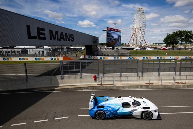 24 HEURES DU MANS 2026 - FREE PRACTICE AND QUALIFIYING SESSION TOYOTA RACING TR LH2, ambiance during the Free Practice and Qualifying session of the 24 Hours of Le Mans 2026, 3rd round of the 2026 FIA World Endurance Championship, from June 10 to 11, 2026 on the Circuit des 24 Heures du Mans in Le Mans, France - Le MansFrance  Copyright: xJULIENxDELFOSSEx