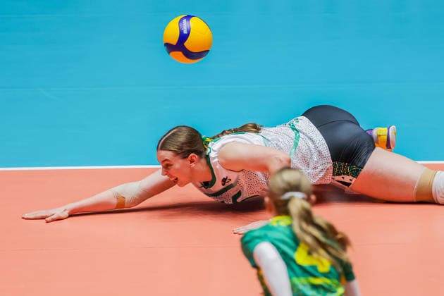 (260611) -- ILOCOS SUR PROVINCE, June 11, 2026 -- Kayla Cantrill (Back) of Australia fails to save the ball during the pool A match between South Korea and Australia at the 2026 AVC Women s Cup in Ilocos Sur Province, the Philippines, on June 11, 2026. ) (SP)THE PHILIPPINES-ILOCOS SUR PROVINCE-VOLLEYBALL-AVC WOMEN S CUP RouellexUmali 