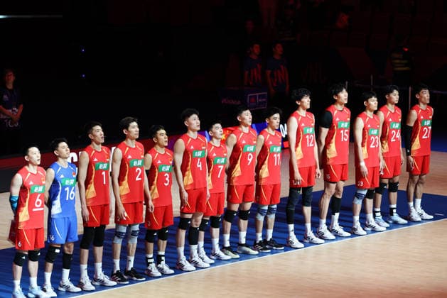 (260611) -- LINYI, June 11, 2026 -- Players of China react before the men s pool 3 match between China and Ukraine at the 2026 Volleyball Nations League (VNL) in Linyi, east China s Shandong Province, June 11, 2026. ) (SP)CHINA-LINYI-VOLLEYBALL NATIONS LEAGUE-CHN VS UKR(CN) ZhuxZheng 
