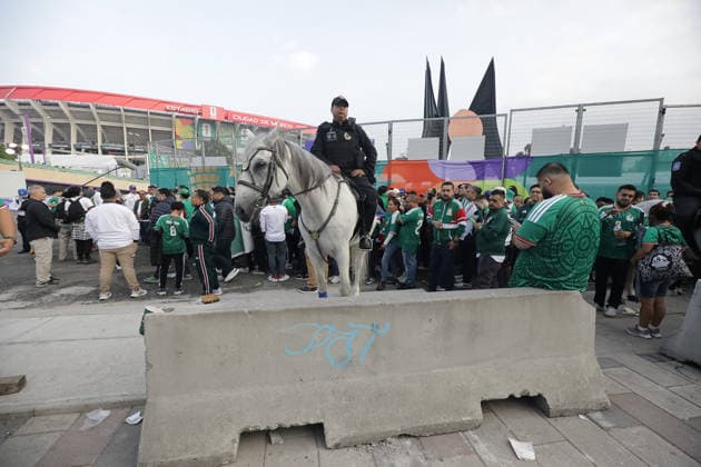 June 11, 2026, Mexico City, Ciudad de Mexico, Mexico: Mexicans arrive the Azteca Stadium to support the Mexican national team, Nationalteam in the opening match against South Africa of the 2026 FIFA World Cup, WM, Weltmeisterschaft, Fussball on June 11, 2026 in Mexico City, Mexico. Mexico City Mexico - ZUMAe321 20260611_zsa_e321_016 Copyright: xIanxRoblesx