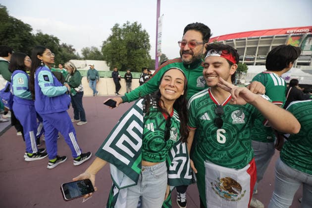 June 11, 2026, Mexico City, Ciudad de Mexico, Mexico: Mexicans wearing Mexican national team, Nationalteam Jerseys at the Azteca Stadium to support the Mexican national team in the opening match against South Africa of the 2026 FIFA World Cup, WM, Weltmeisterschaft, Fussball on June 11, 2026 in Mexico City, Mexico. Mexico City Mexico - ZUMAe321 20260611_zsa_e321_017 Copyright: xIanxRoblesx