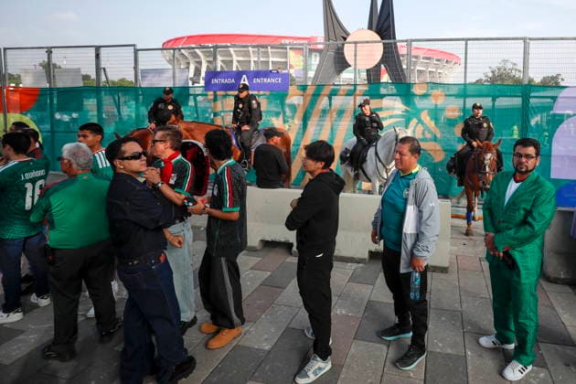 FIFA World Cup, WM, Weltmeisterschaft, Fussball 2026 - Group A - Mexico vs South Africa Fans queue outside the Mexico City Stadium, Mexico, 11 June 2026, prior to the FIFA World Cup 2026 opening match Mexico against South Africa. MEXICO CITY Mexico  Copyright: xIsaacxEsquivelx