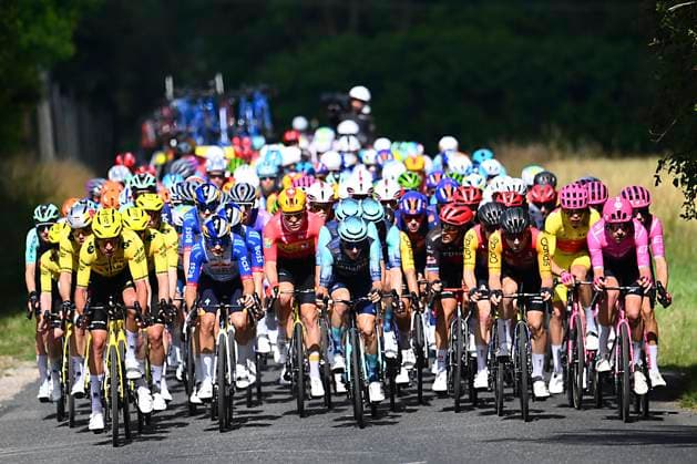 Tour Auvergne - Rhone-Alpes 2026 Stage 5 PARC DES OISEAUX - VILLARS-LES-DOMBES, FRANCE - JUNE 11 : illustration picture peloton during stage 5 of the 78th edition of Tour Auvergne - Rhone-Alpes an UCI World Tour 2.UWT cycling road race stage for Men Elite of 195.8 km with start in Saint-Chamond and finish in Parc des Oiseaux - Villars-les-Dombes on June 11, 2026 in Parc des Oiseaux - Villars-les-Dombes, France, 11 06 2026 ( Motordriver Guy De Vuyst - Parc des Oiseaux - Villars-les-Dombes France  Copyright: xVincentxKalutx
