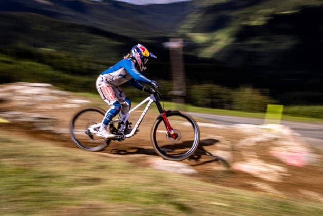 Whoop UCI Mountain Bike World Series Leogang Downhill HÖLL Valentina COMMENCAL SCHWALBE BY LES ORRESat Whoop UCI Mountain Bike World Series Leogang Downhill, 11 06 2026,in Leogang,AUT Photo Sebastian Sternemann