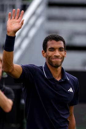 ROSMALEN, NETHERLANDS - JUNE 11: Felix Auger-Aliassime of Canada celebrates after his Men s Singles Second Round match against Marton Fucsovics of Hungary during Day 4 of the Libema Open Grass Court Championships at the Autotron on June 11, 2026 in Rosmalen, Netherlands.  Copyright: xRenexNijhuis MBxMediax