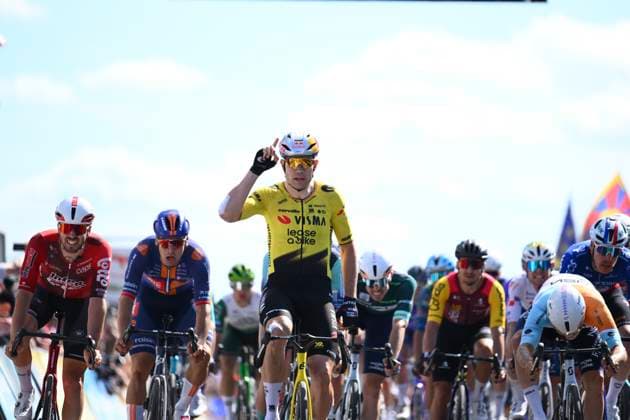 Tour Auvergne - Rhone-Alpes 2026 Stage 5 PARC DES OISEAUX - VILLARS-LES-DOMBES, FRANCE - JUNE 11 : Van Aert Wout (BEL) of Team Visma Lease a Bike wins the sprint, second place for Hofstetter Hugo (FRA) of NSN Cycling Team, third place for Bauhaus Phil (GER) of Bahrain - Victorious, fourth place for Braet Vito (BEL) of Lotto Intermarche during stage 5 of the 78th edition of Tour Auvergne - Rhone-Alpes an UCI World Tour 2.UWT cycling road race stage for Men Elite of 195.8 km with start in Saint-Chamond and finish in Parc des Oiseaux - Villars-les-Dombes on June 11, 2026 in Parc des Oiseaux - Villars-les-Dombes, France, 11 06 2026 ( Motordriver Guy De Vuyst - Parc des Oiseaux - Villars-les-Dombes France  Copyright: xVincentxKalutx