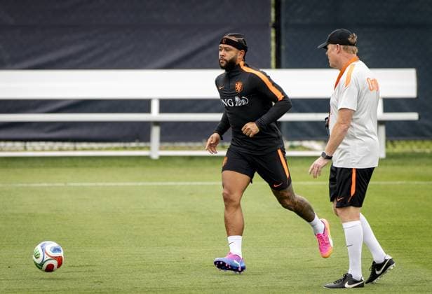 KANSAS CITY - Memphis Depay of the Netherlands and Netherlands coach Ronald Koeman during a training session of the Dutch national team, Nationalteam at the training complex on June 11, 2026, in Kansas City. The Dutch national team is preparing for the 2026 World Cup. KOEN VAN WEEL ANP xVIxANPxSportx xxANPxIVx 560751215 originalFilename: 560751215.jpg