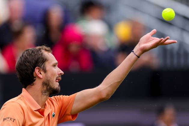 ROSMALEN, NETHERLANDS - JUNE 11: Daniil Medvedev of Russia serves in his Men s Singles Second Round match against Thijs Boogaard of the Netherlands during Day 4 of the Libema Open Grass Court Championships at the Autotron on June 11, 2026 in Rosmalen, Netherlands.  Copyright: xRenexNijhuis MBxMediax