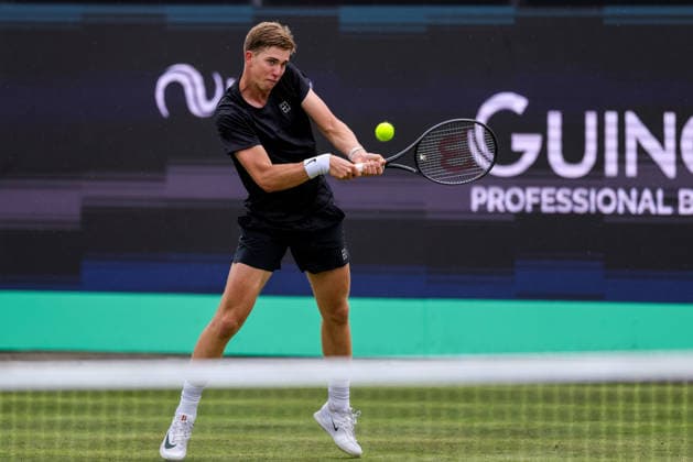ROSMALEN, NETHERLANDS - JUNE 11: Thijs Boogaard of the Netherlands plays a backhand in his Men s Singles Second Round match against Daniil Medvedev of Russia during Day 4 of the Libema Open Grass Court Championships at the Autotron on June 11, 2026 in Rosmalen, Netherlands.  Copyright: xRenexNijhuis MBxMediax