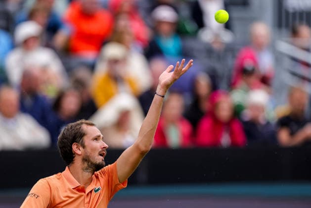 ROSMALEN, NETHERLANDS - JUNE 11: Daniil Medvedev of Russia serves in his Men s Singles Second Round match against Thijs Boogaard of the Netherlands during Day 4 of the Libema Open Grass Court Championships at the Autotron on June 11, 2026 in Rosmalen, Netherlands.  Copyright: xRenexNijhuis MBxMediax