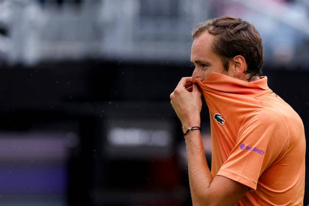 ROSMALEN, NETHERLANDS - JUNE 11: Daniil Medvedev of Russia reacts in his Men s Singles Second Round match against Thijs Boogaard of the Netherlands during Day 4 of the Libema Open Grass Court Championships at the Autotron on June 11, 2026 in Rosmalen, Netherlands.  Copyright: xRenexNijhuis MBxMediax