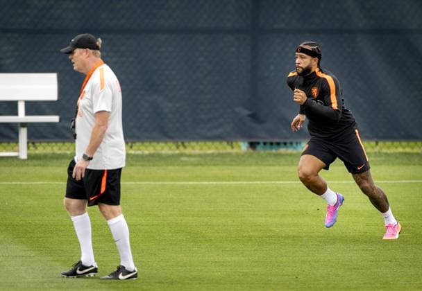 KANSAS CITY - Netherlands coach Ronald Koeman and Memphis Depay of the Netherlands during a training session of the Dutch national team, Nationalteam at the training complex on June 11, 2026, in Kansas City. The Dutch national team is preparing for the 2026 FIFA World Cup, WM, Weltmeisterschaft, Fussball KOEN VAN WEEL ANP xVIxANPxSportx xxANPxIVx 560751403 originalFilename: 560751403.jpg