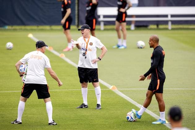 KANSAS CITY - Netherlands coach Ronald Koeman during a training session of the Dutch national team, Nationalteam at the training complex on June 11, 2026, in Kansas City. The Dutch national team is preparing for the 2026 World Cup. ROBIN VAN LONKHUIJSEN ANP xVIxANPxSportx xxANPxIVx 560751566 originalFilename: 560751566.jpg