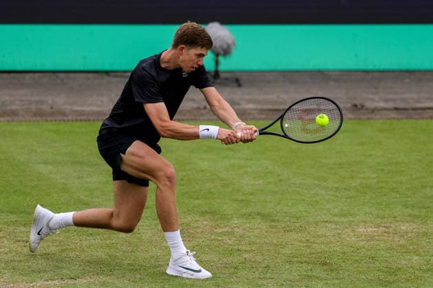 ROSMALEN, NETHERLANDS - JUNE 11: Thijs Boogaard of the Netherlands plays a backhand in his Men s Singles Second Round match against Daniil Medvedev of Russia during Day 4 of the Libema Open Grass Court Championships at the Autotron on June 11, 2026 in Rosmalen, Netherlands.  Copyright: xRenexNijhuis MBxMediax