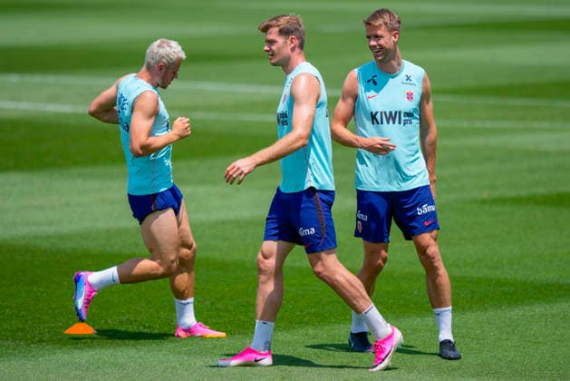 World Cup 2026 Greensboro, USA 20260611 Alexander Sorloth and Kristoffer Ajer training with the Norwegian mens national football team at The University of North Carolina Greensboro UNCG Photo Fredrik Varfjell NTB Greensboro USA EDITORIAL USE ONLY RESTRICTED USE FOR BETTING COMPANIES  Copyright: xFredrikxVarfjellx xNTBx
