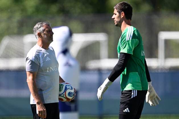 Belgian national football team - FIFA World Cup, WM, Weltmeisterschaft, Fussball 2026 - media activities 11 06 2026 RENTON, UNITED STATES OF AMERICA - JUNE 11 : Martens Guy goalkeeper coach of Belgian Team and Courtois Thibaut goalkeeper of Belgium pictured during a training session of the Belgian national football team during the FIFA World Cup 2026 on June 11, 2026 in Renton, United States of America, 11 06 2026 Renton United States of America  Copyright: xNicoxVereeckenx