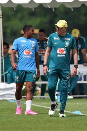 FIFA World Cup, WM, Weltmeisterschaft, Fussball 2026 - Brazil training session Carlo Ancelotti (R), Brazil s head coach, talks with Endrick (L) during a training session of the national soccer team for the FIFA World Cup 2026 at Columbia Park in Morristown, New Jersey, USA, 11 June 2026. Morristown United States  Copyright: xSebastiaoxMoreirax