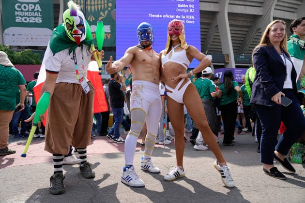 Mexico v South Africa: Group A - FIFA World Cup, WM, Weltmeisterschaft, Fussball 2026 Supporters of Mexico pose for the photo during the FIFA World Cup 2026 Group A match between Mexico and South Africa at Mexico City Stadium on June 11, 2026 in Mexico City, Mexico. Mexico City Mexico Mexico  Copyright: xJosexBretonx originalFilename:bretonhernandez-mexicovs260611_npjnL.jpg