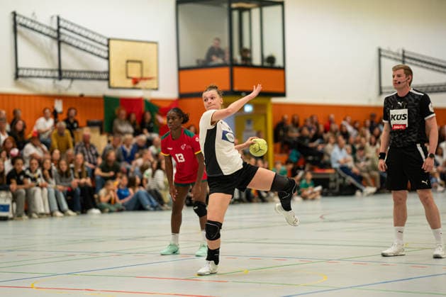 Germany U20w vs Portugal U20w, Handball, Four Nations Tournament, 11 6 2026, Season 2025 2026, Hannover Jana Walther Germany U20 Women, 03, plays at HC Leipzig in a 7 meter throw Hannover Sporthalle Sahlkamp Germany