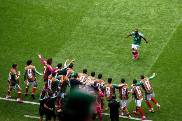 Soccer, Men, FIFA World Cup 2026 in Mexico, Canada and USA, Opening match in Mexico City Group A, Matchday 1 , Mexico South Africa, Julian Quinones Mexico celebrates after scoring 1-0 with the substitutes, 11 06 2026, Copyright: xMatthiasxKochx