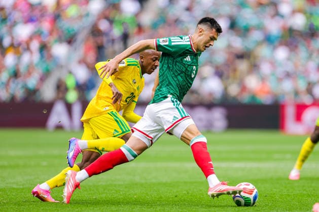 FIFA WORLD CUP 2026 FIFA WORLD CUP 2026 MEXICO VS SOUTH AFRICA 11062026 MEXICO CITY, MEXICO Action photo of Khuliso Mudau 20 of South Africa and Cesar Montes 3 of the Mexico National team, during the opening game of the FIFA World Cup 2026, held at the Estadio Ciudad de MÃ xico of Mexico City Action photo of Khuliso Mudaou 20 of South Africa and Cesar Montes 3 of the Mexico National team, during the opening game of the FIFA World Cup 2026, held at the Estadio Ciudad de MÃ xico of Mexico City PHOTO BY IMAGENSHOP AGENCIA FOTOGRAFICA MEXICO CITY MEXICO CITY MEXICO CITY MEXICO CITY MEXICO Copyright: xYOALIxMARTINEZx
