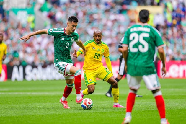 FIFA WORLD CUP 2026 FIFA WORLD CUP 2026 MEXICO VS SOUTH AFRICA 11062026 MEXICO CITY, MEXICO Action photo of Khuliso Mudau 20 of South Africa and Cesar Montes 3 of the Mexico National team, during the opening game of the FIFA World Cup 2026, held at the Estadio Ciudad de MÃ xico of Mexico City Action photo of Khuliso Mudaou 20 of South Africa and Cesar Montes 3 of the Mexico National team, during the opening game of the FIFA World Cup 2026, held at the Estadio Ciudad de MÃ xico of Mexico City PHOTO BY IMAGENSHOP AGENCIA FOTOGRAFICA MEXICO CITY MEXICO CITY MEXICO CITY MEXICO CITY MEXICO Copyright: xYOALIxMARTINEZx
