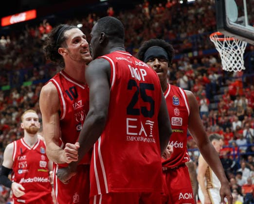 Foto IPP Roberto Bregani Milano 11 06 2026 Campionato Italiano Serie A di Pallacanestro 2025 2026 Finale play-off, gara 1 EA7 Emporio Armani Milano vs Umana Reyer Venezia Nella foto Ousmane Diop dell EA7 Emporio Armani Milano festeggiato da Leandro Bolmaro dell EA7 Emporio Armani Milano e Zach LeDay dell EA7 Emporio Armani Milano (destra). Italy Photo Press World Copyright. italy ITALY  Copyright: xR4924_italyphotopressx