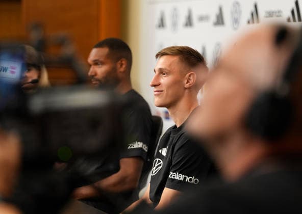 A cameraman films Franziska Wuelle Germany, press spokeswoman , Jonathan Tah Germany, 4 and Nico Schlotterbeck Germany, 15 during a press conference USA, German national soccer team, press conference, Winston Salem, 11 06 2026 USA, German national soccer team, press conference, Winston Salem, 11 06 2026 Winston Salem Copyright: xEibner-Pressefoto ScottxColemanx EP_SCN