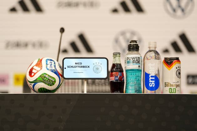 A place on the podium is prepared for Nico Schlotterbeck Germany, 15 before a press conference of the German national team Microphone and name badge are provided USA, German national soccer team, press conference, Winston Salem, 11 06 2026 USA, German national soccer team, press conference, Winston Salem, 11 06 2026 Winston Salem Copyright: xEibner-Pressefoto ScottxColemanx EP_SCN