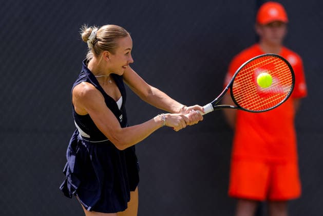 ROSMALEN, NETHERLANDS - JUNE 11: Anastasia Potapova of Austria plays a backhand in her Women s Singles Second Round match against Zeynep Sonmez of Turkey during Day 4 of the Libema Open Grass Court Championships at the Autotron on June 11, 2026 in Rosmalen, Netherlands.  Copyright: xRenexNijhuis MBxMediax