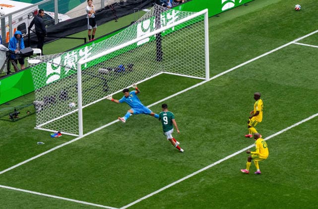 Soccer, Men, FIFA World Cup 2026 in Mexico, Canada and USA, Opening match in Mexico City Group A, Matchday 1 , Mexico South Africa, Raul Jimenez Mexico scores the 2-0 goal against goalkeeper Ronwen Williams South Africa , Nkosinathi Sibisi South Africa and Khuliso Mudau South Africa , 11 06 2026, Copyright: xMatthiasxKochx