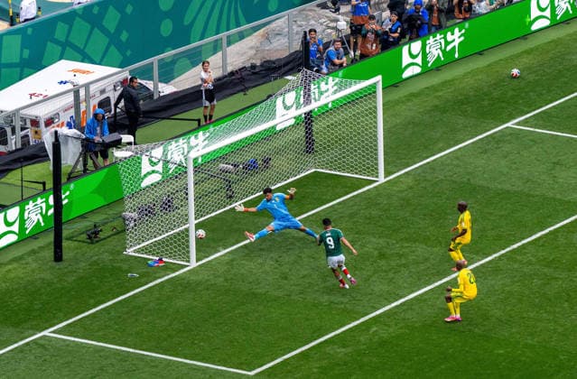 Soccer, Men, FIFA World Cup 2026 in Mexico, Canada and USA, Opening match in Mexico City Group A, Matchday 1 , Mexico South Africa, Raul Jimenez Mexico scores the 2-0 goal against goalkeeper Ronwen Williams South Africa , Nkosinathi Sibisi South Africa and Khuliso Mudau South Africa , 11 06 2026, Copyright: xMatthiasxKochx