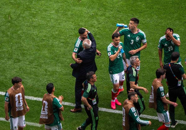 Soccer, Men, FIFA World Cup 2026 in Mexico, Canada and USA, Opening match in Mexico City Group A, Matchday 1 , Mexico South Africa, Raul Jimenez Mexico , Coach Javier Aguirre Onaindia Mexico , Cheering after scoring 2-0, 11 06 2026, Copyright: xMatthiasxKochx