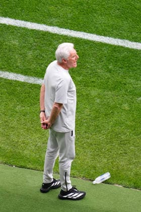 Mexico v South Africa: Group A - FIFA World Cup, WM, Weltmeisterschaft, Fussball 2026 Hugo Broos, head coach of South Africa, looks on during the FIFA World Cup 2026 Group A match between Mexico and South Africa at Mexico City Stadium on June 11, 2026 in Mexico City, Mexico. Mexico City Mexico  Copyright: xJosexBretonx originalFilename:bretonhernandez-mexicovs260611_npEck.jpg