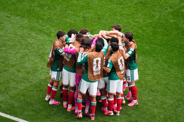 Mexico v South Africa: Group A - FIFA World Cup, WM, Weltmeisterschaft, Fussball 2026 Raul Jimenez of Mexico celebrates a goal with teammates during the FIFA World Cup 2026 Group A match between Mexico and South Africa at Mexico City Stadium on June 11, 2026 in Mexico City, Mexico. Mexico City Mexico  Copyright: xJosexBretonx originalFilename:bretonhernandez-mexicovs260611_npgBY.jpg