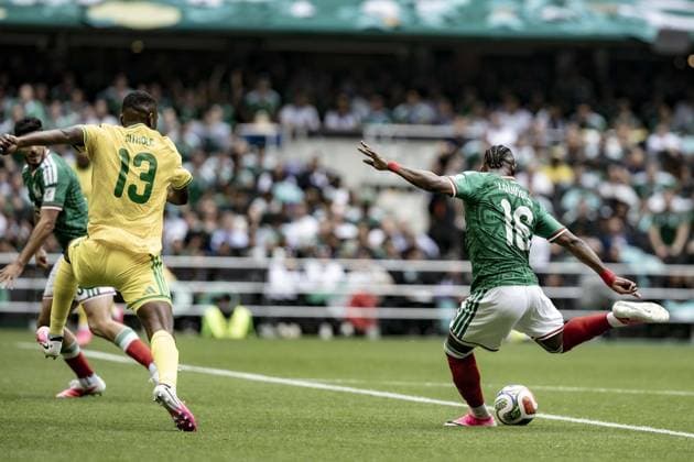 RECORD DATE NOT STATED Match between Mexico and South Africa for the 2026 World Cup. Mexico City (Mexico), 11 06 2026 - World Cup football Mexico - Players Julian Quinones and Sphephelo Sithole in a match between Mexico and South Africa, valid for the 2026 World Cup, the opening match takes place at the traditional Azteca Stadium, in Mexico City, this Thursday, June 11, 2026.(Foto: Pedro Paulo Diaz Thenews2 imago images) SPO  Copyright: xPedroxPauloxDiazx