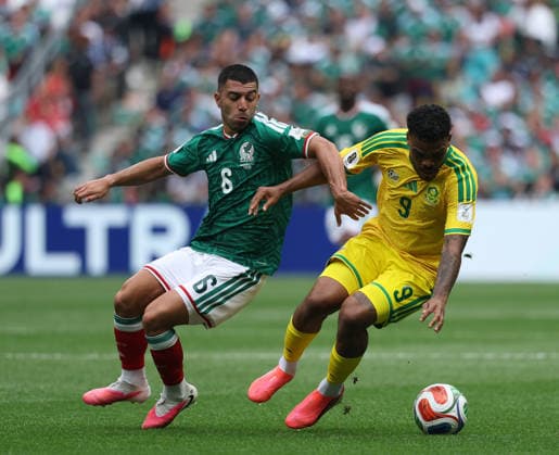 MEXICO CITY, MEXICO - JUNE 11: Erik Lira of Mexico battles for the ball with Lyle Foster of South Africa during the FIFA World Cup, WM, Weltmeisterschaft, Fussball 2026 Group A match between Mexico and South Africa at Mexico City Stadium on June 11, 2026 in Mexico City, Mexico.  Copyright: xMBxMediax