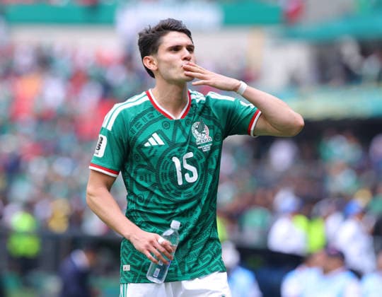 MEXICO CITY, MEXICO - JUNE 11: Israel Reyes of Mexico blows kisses to fans after the FIFA World Cup, WM, Weltmeisterschaft, Fussball 2026 Group A match between Mexico and South Africa at Mexico City Stadium on June 11, 2026 in Mexico City, Mexico.  Copyright: xMBxMediax