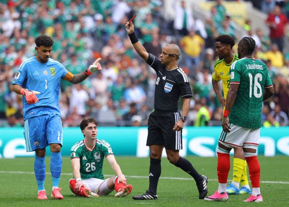 MEXICO CITY, MEXICO - JUNE 11: Referee Wilton Sampaio shows a red card to Yaya Sithole of South Africa (not in picture) during the FIFA World Cup, WM, Weltmeisterschaft, Fussball 2026 Group A match between Mexico and South Africa at Mexico City Stadium on June 11, 2026 in Mexico City, Mexico.  Copyright: xMBxMediax