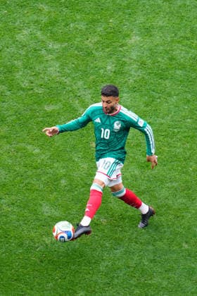 Mexico v South Africa: Group A - FIFA World Cup, WM, Weltmeisterschaft, Fussball 2026 Alexis Vega of Mexico controls the ball during the FIFA World Cup 2026 Group A match between Mexico and South Africa at Mexico City Stadium on June 11, 2026 in Mexico City, Mexico. Mexico City Mexico  Copyright: xJosexBretonx originalFilename:bretonhernandez-mexicovs260611_npQRA.jpg