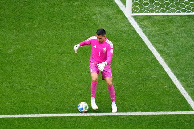 June 11, 2026, Mexico City, Mexico, Mexico: Raul Rangel of Mexico controls the ball during the FIFA World Cup, WM, Weltmeisterschaft, Fussball 2026 Group A match between Mexico and South Africa at Mexico City Stadium on June 11, 2026 in Mexico City, Mexico. Mexico City Mexico - ZUMAa181 20260611_zaa_a181_131 Copyright: xJosexBretonx