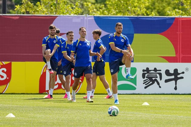 Bosnia and Herzegovina Training Day - 2026 FIFA World Cup, WM, Weltmeisterschaft, Fussball Bosnia and Herzegovina national football team warms-up during the training day ahead the 2026 FIFA World Cup Group B match against Canada at Centennial Park. on June 11, 2026 in Toronto, Canada. (Photo by Leonardo Ramirez Eyepix Group) Copyright: xLeonardoxRamirezx xEyepixxGroupx LR11062026-01055