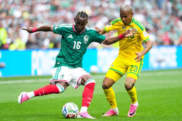 Julian Quinones of Mexico (L) and Jayden Adams of South Africa (R) during a FIFA Men’s World Cup 2026 Group Stage football match between Mexico and South Africa at Mexico City Stadium, in Mexico City on June 11th 2026 (Photo by Alexandra Fechete SPP)  Copyright: xAlexandraxFechete SPPx Sportspressphoto_SPR165127