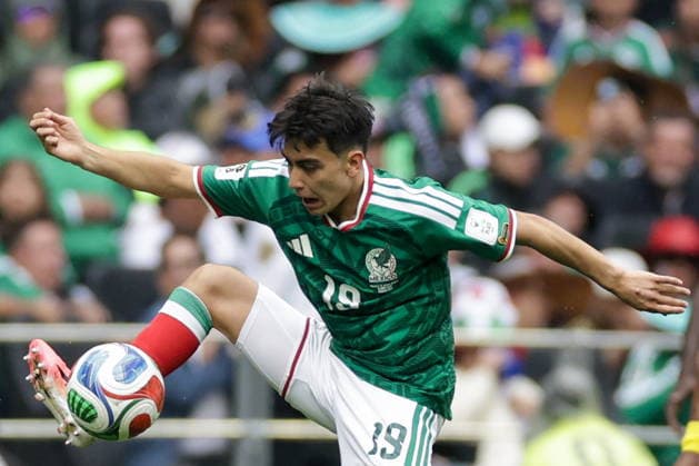 MEXICO, MEXICO Mexico City - JUNE 11, 2026: Mexico s Gilberto Mora in action in the 2026 FIFA World Cup, WM, Weltmeisterschaft, Fussball Group A football match between Mexico and South Africa at Mexico City Stadium World Cup 2026: Mexico 2:0 South Africa  - ZUMAt113 20260611_zaa_t113_439 Copyright: xMikhailxSinitsynx