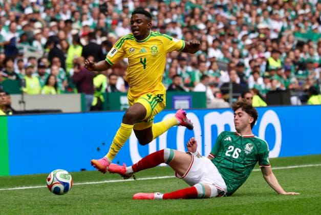 MEXICO CITY, MEXICO - JUNE 11: Teboho Mokoena 4 of Team South Africa vies the ball with Brian Gutierrez 26 of Team Mexico during the group A match between Mexico and South Africa at the 2026 FIFA World Cup, WM, Weltmeisterschaft, Fussball at Mexico City Stadium on June 11, 2026 in Mexico City, Mexico.  Copyright: xVCGx 111647672219