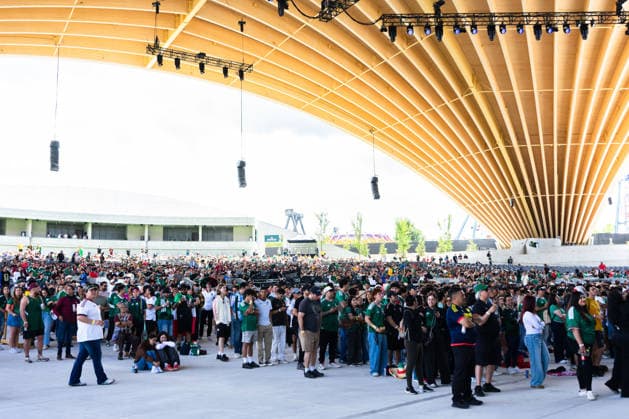 VANCOUVER, CANADA - JUNE 11: Fan supporters of Mexico watch the first match of the FIFA World Cup, WM, Weltmeisterschaft, Fussball 2026 between Mexico and South Africa during the FIFA Fan Festival at the PNE Amphitheatre in Hastings Park on June 11, 2026 in Vancouver, British Columbia, Canada.  Copyright: xAmyxElle SPPx Sportspressphoto_SPR165155