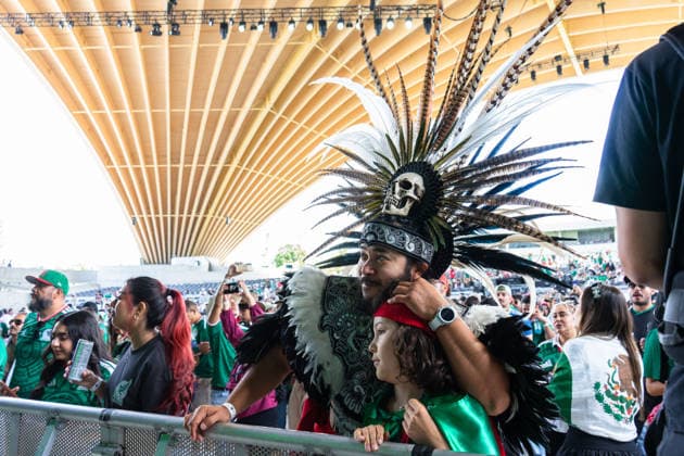 VANCOUVER, CANADA - JUNE 11: A father hugs his daughter as fan supporters of Mexico watch the first match of the FIFA World Cup, WM, Weltmeisterschaft, Fussball 2026 between Mexico and South Africa during the FIFA Fan Festival at the PNE Amphitheatre in Hastings Park on June 11, 2026 in Vancouver, British Columbia, Canada.  Copyright: xAmyxElle SPPx Sportspressphoto_SPR165159