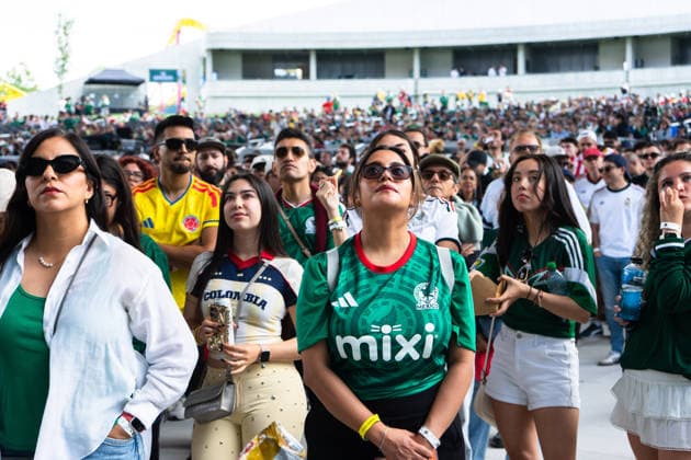 VANCOUVER, CANADA - JUNE 11: Fan supporters of Mexico watch the first match of the FIFA World Cup, WM, Weltmeisterschaft, Fussball 2026 between Mexico and South Africa during the FIFA Fan Festival at the PNE Amphitheatre in Hastings Park on June 11, 2026 in Vancouver, British Columbia, Canada.  Copyright: xAmyxElle SPPx Sportspressphoto_SPR165170